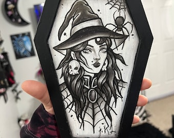 BRUJERÍA Cuadro en forma de ataúd de 10”