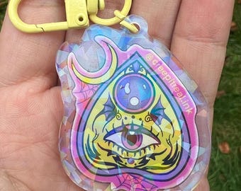 llavero con planchette del ojo que todo lo ve