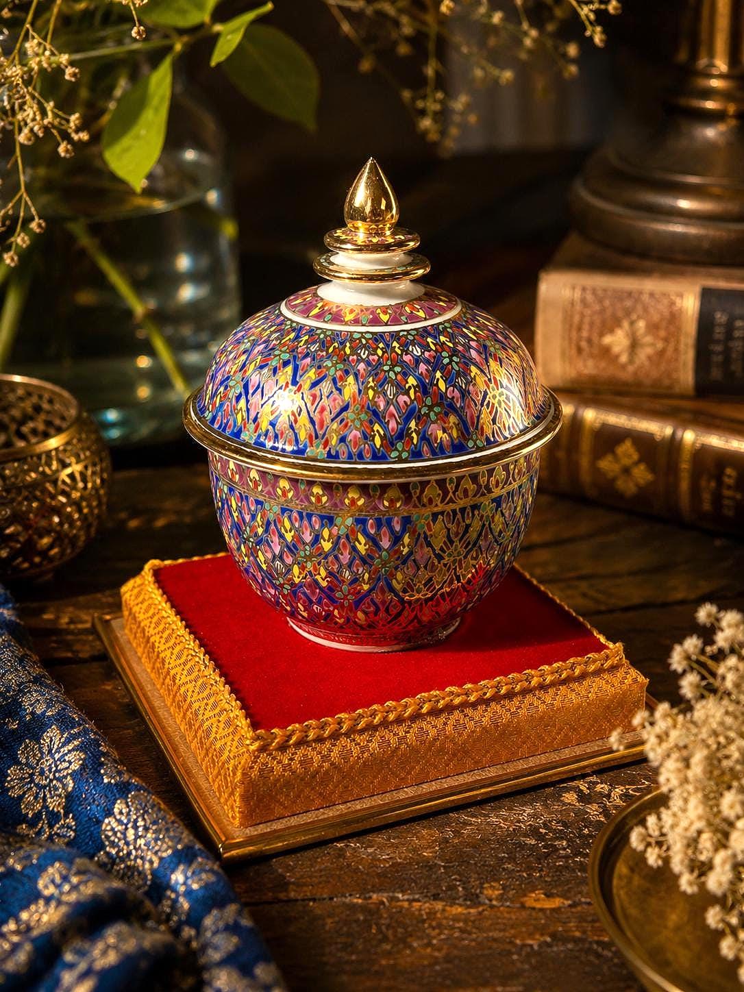 Hand painted in Thailand ハンドペイント 金彩 花文様皿 Thai Ceramics - Etsy