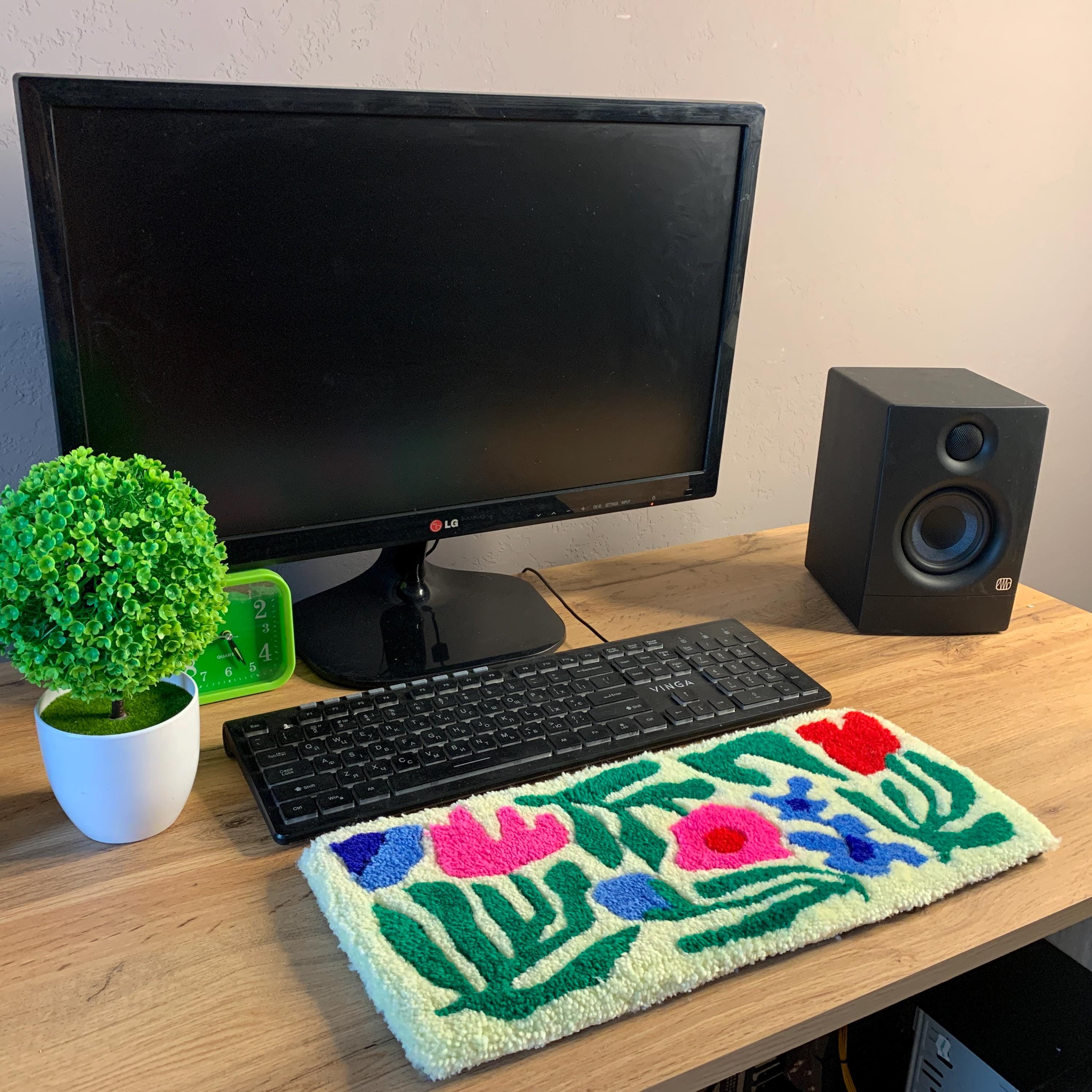 Handmade Abstract Flowers Tufted Keyboard Rug - Matisse Punch Needle ...