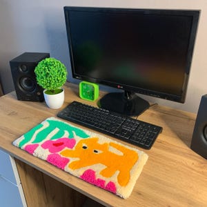 Handmade Abstract Cat Tufted Rug: Matisse Style Desk Mat