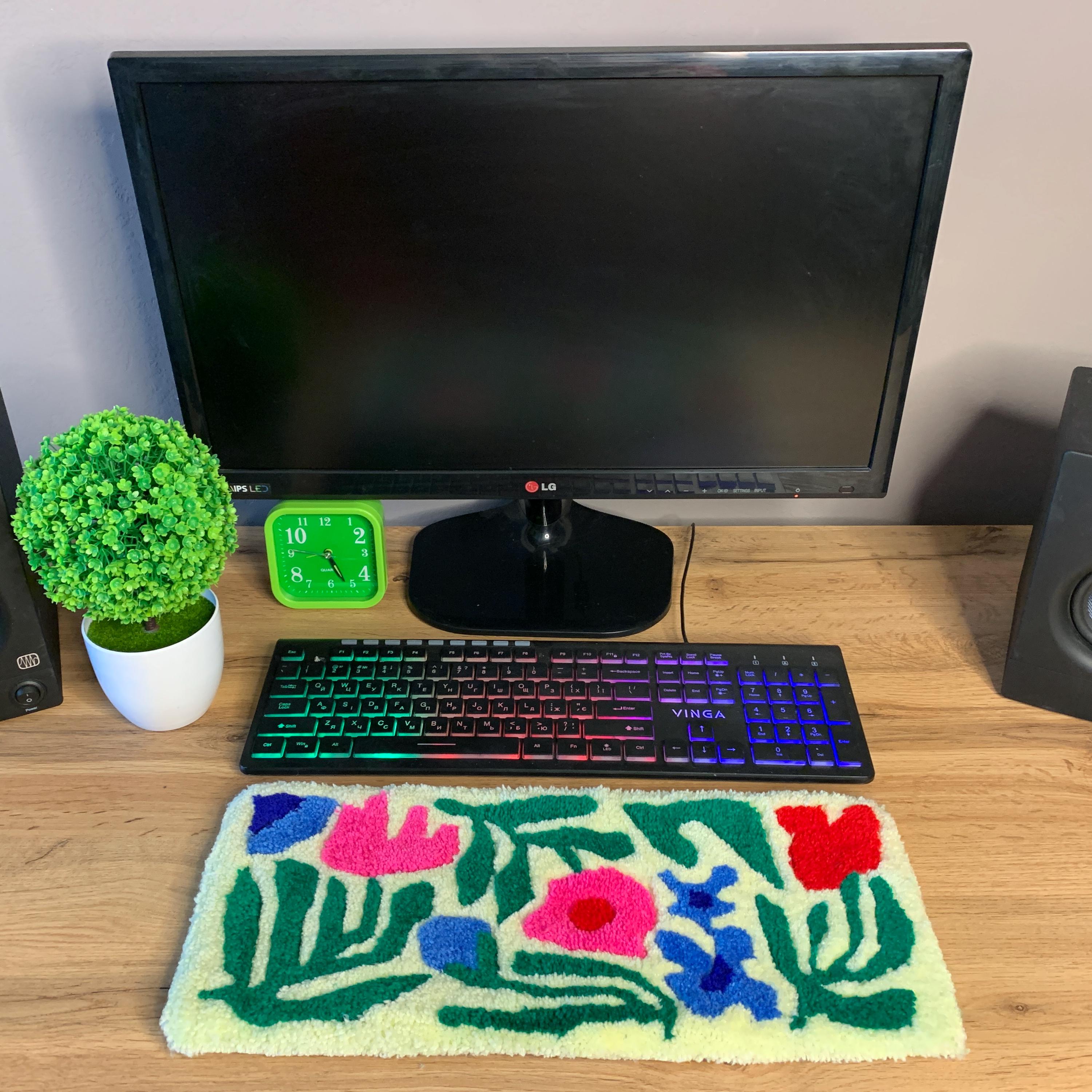 Handmade Abstract Flowers Tufted Keyboard Rug - Matisse Punch Needle ...