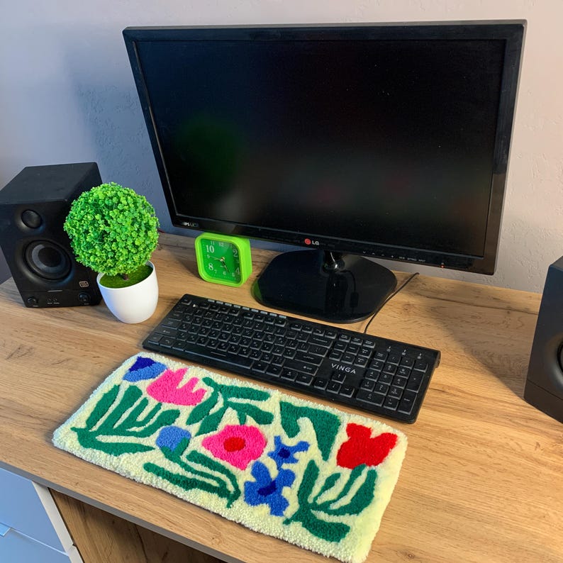Handmade Abstract Flowers Tufted Keyboard Rug - Matisse Punch Needle ...