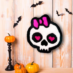 Tufted Skull Wall Hanging: Girly Halloween Decor with Bow