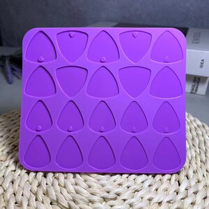 ギターピックシリコン型：5層エポキシ樹脂型