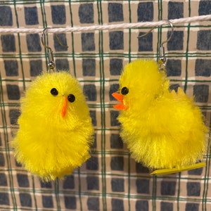 Fuzzy Pipecleaner Chick Earrings, Hideously Adorable! Wings, beak, feet, beady little eyes, literally!  Hooray for SPriNg!!!  Baby chickens!