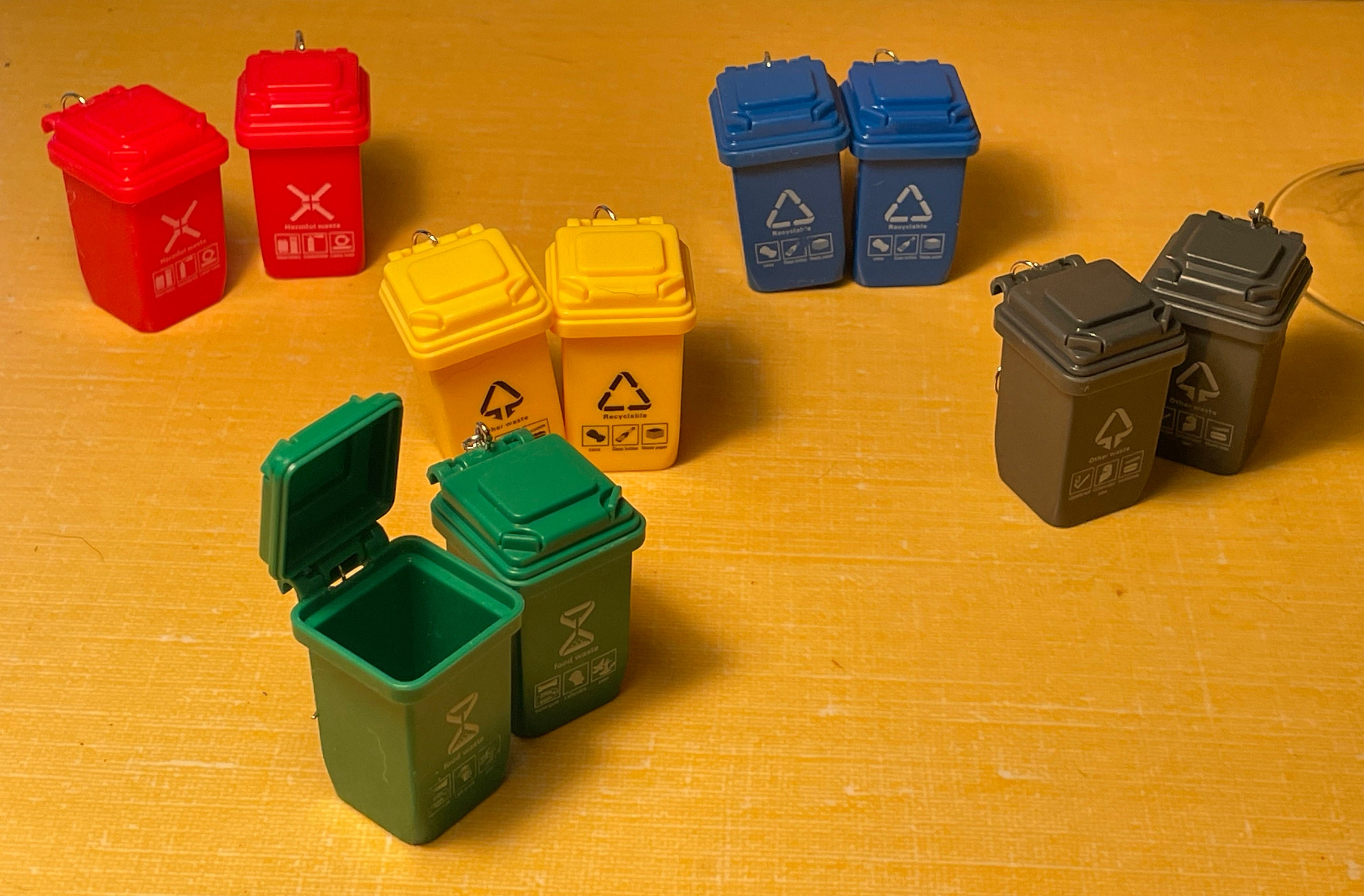 Papelera de reciclaje roja México