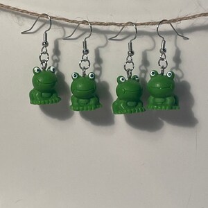 Kolczyki Fat and Happy Frog lub Ribbitz Jibbitz, charmsy do Crocsów. Sprawdź ten Smile!!