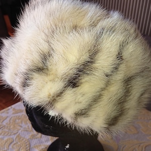 Toque Fur Hat 1950 France Furs collector fashion accessory Winter skunk or sconce type. Vintage second-hand item