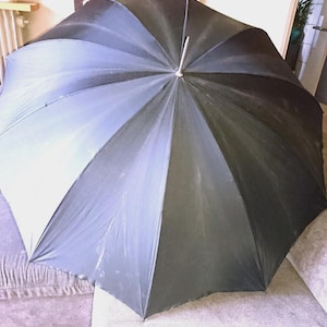 Umbrella Black France Nylon 70&#39;S Classic Retro Chic Fashion Accessory ONM Paris brand in Black. Second-hand item