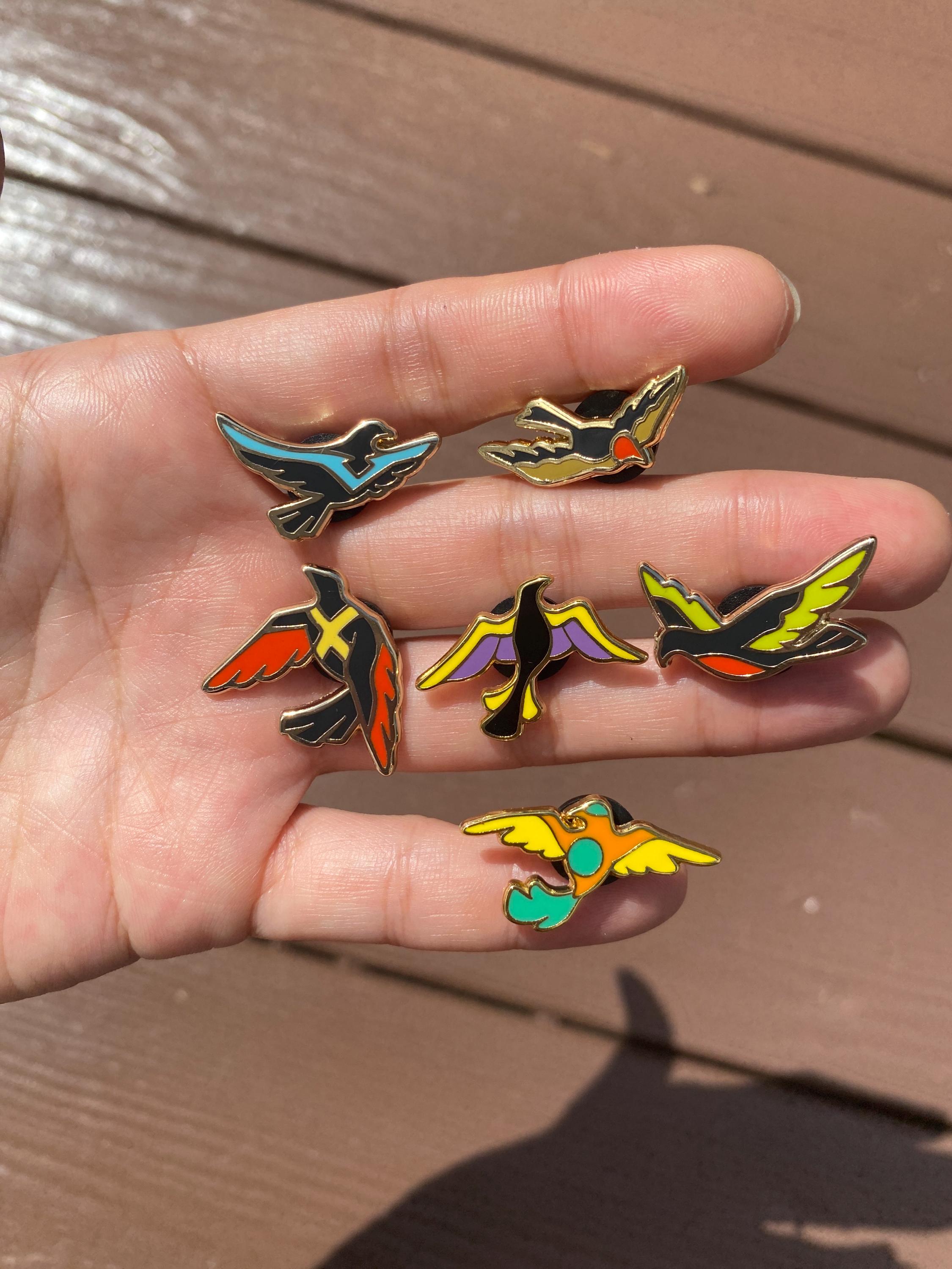 Mini épingles en émail oiseau ringard