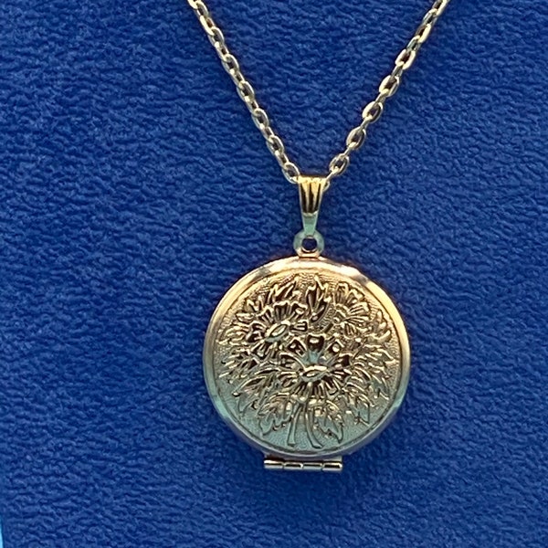 Pale Gold Round Photo Locket With Detailed Daisy Design with Pale Gold Necklace