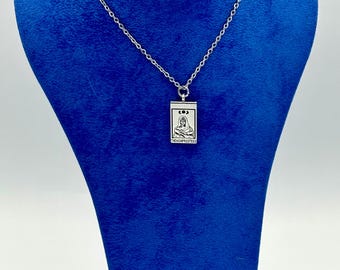 Collier et chaîne de tarot traditionnel en argent de la grande prêtresse