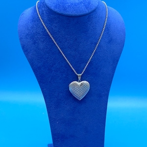 Stainless Steel Heart Shaped Photo Locket Art Deco Wave Engraved Pattern with Silver Necklace.