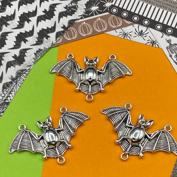 Grands pendentifs en argent à breloques chauve-souris d'Halloween - Lot de trois