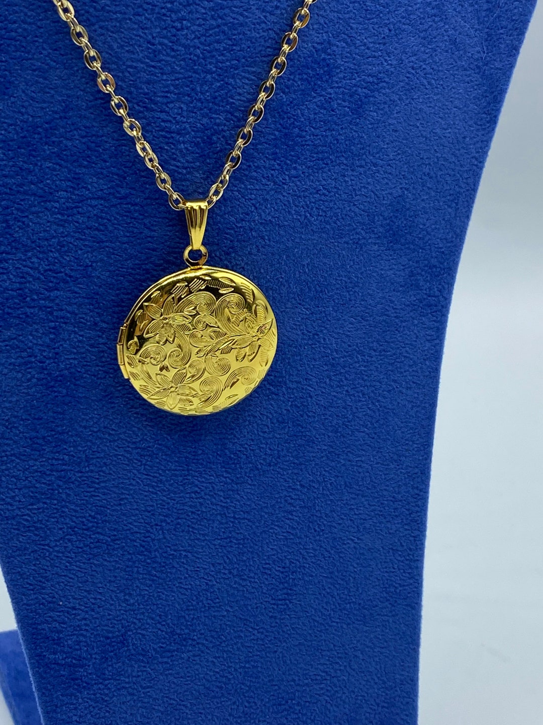 Bright Yellow Gold Round Photo Locket With Detailed Engraved Floral ...
