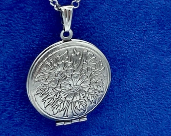 Silver Stainless Steel Round Photo Locket With Detailed Engraved Daisy Floral Design with Necklace.