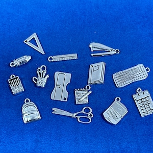 Silber Arbeit, Schule und Büro Artikel Charme und Anhänger ~ Set von vierzehn