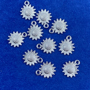 Helle Silber Sonnenblume Charms Anhänger - Set von Ten