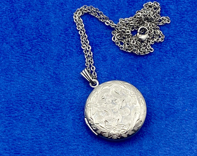 Stainless Steel Round Photo Locket With Detailed Engraved Floral Design with Necklace.