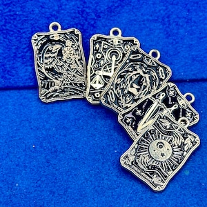 Gold und Schwarz Traditionelle Tarot Karte Wahrsagen Set Charm Anhänger Set 2 - Set von Fünf