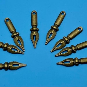 Große Bronze traditionelle Handschrift Stift Federn Charm Anhänger - Set von Acht