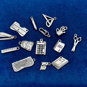 Ciondoli e pendenti in argento per lavori, scuola e ufficio ~ Set di quattordici
