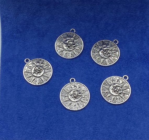 サン＆ムーン メダリオン チャーム（チャーム）｜Pandora（パンドラ