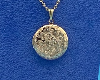 Pale Gold Plated Round Photo Locket With Detailed Engraved Modern Floral Design with Pale Gold Necklace.