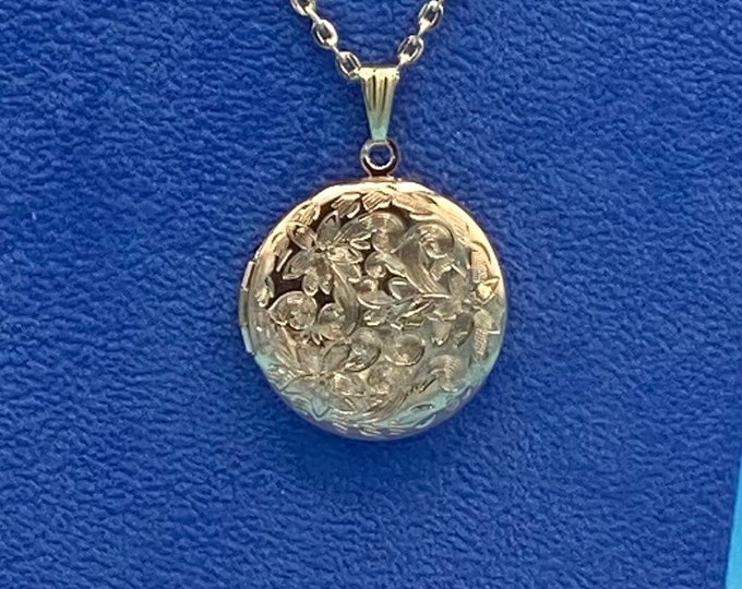 Pale Gold Plated Round Photo Locket With Detailed Engraved Modern Floral Design with Pale Gold Necklace.