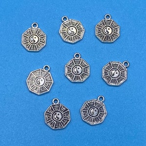 Colgantes de plata con dijes de cosmología taoísta Bagua Padua de Feng Shui (juego de ocho)