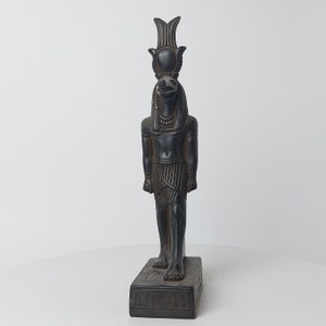 Le Seigneur du Nil ! Statue unique faite à la main de Dieu Sobek avec disque solaire et couronne Atef