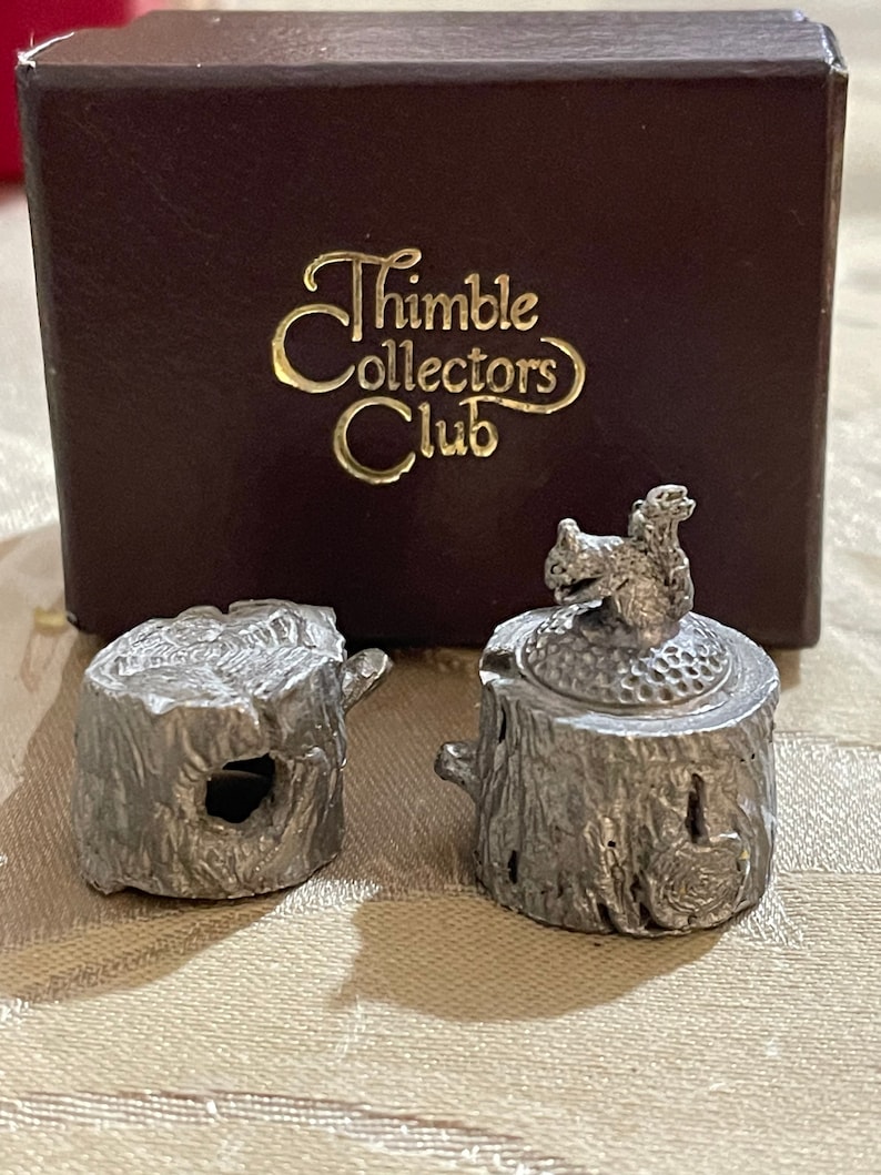 Thimble Collectors Club Squirrel in a Tree Bark Unique Lovely Pewter