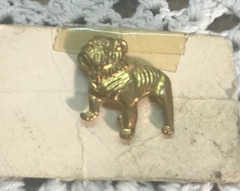 FIRE FIGHTER FIRE SERVICE DOG MACK LAPEL PIN BADGE 7/8 INCH 
