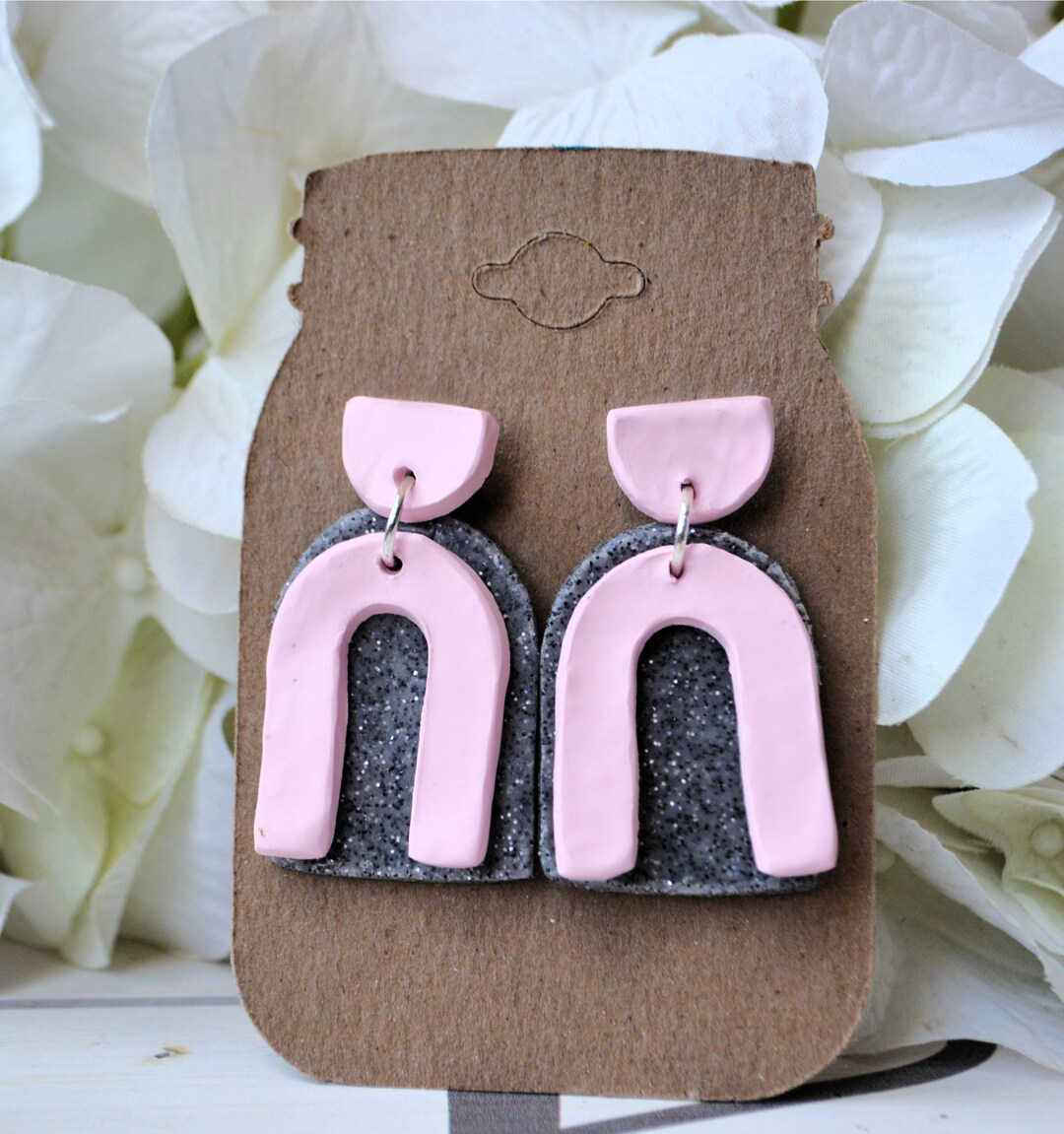 Orecchini da pipistrello in acrilico alla moda da donna all