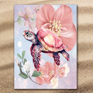 Peut inclure: Une peinture à l'aquarelle d'une tortue de mer rose nageant dans un champ de fleurs roses et blanches. La tortue a une carapace détaillée et est entourée de fleurs délicates.