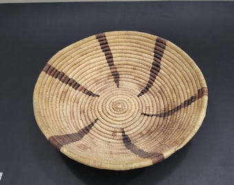 Vintage Native American Coiled Basket Bowl - Authentic Tohono O'odham / Pima Southwest Hand-Woven Yucca Tray, Starburst Design, 10.5"