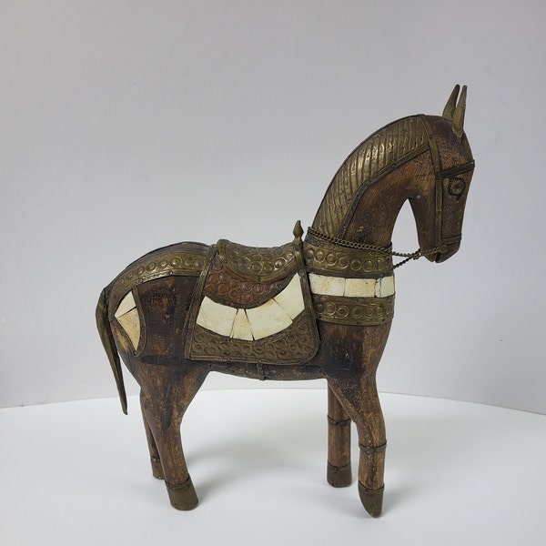Cheval indien sculpté en bois*