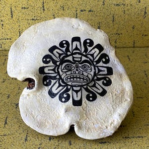 1st Nations Vancouver Island B.C. Vintage Hand Painted Round Mask / Shield On Natural Bracket Fungus / Artist's Conk - VG+++ Buy In Canada