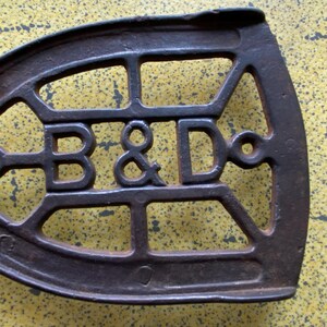 Salvamanteles de hierro fundido - Antiguo B&D Nueva Jersey - H.R. Ives Montreal - Coleman Canadá - 2 de hierro fundido, 1 de acero - Muy buen estado (VG+++) Comprar en Canadá