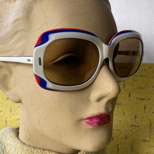 PAULETTE GUINET 希少なフランス製サングラス - ユニークなマルチカラーレイヤードフレーム - 1970年代ヴィンテージ - 優れたガラスレンズ - カナダにてVG++