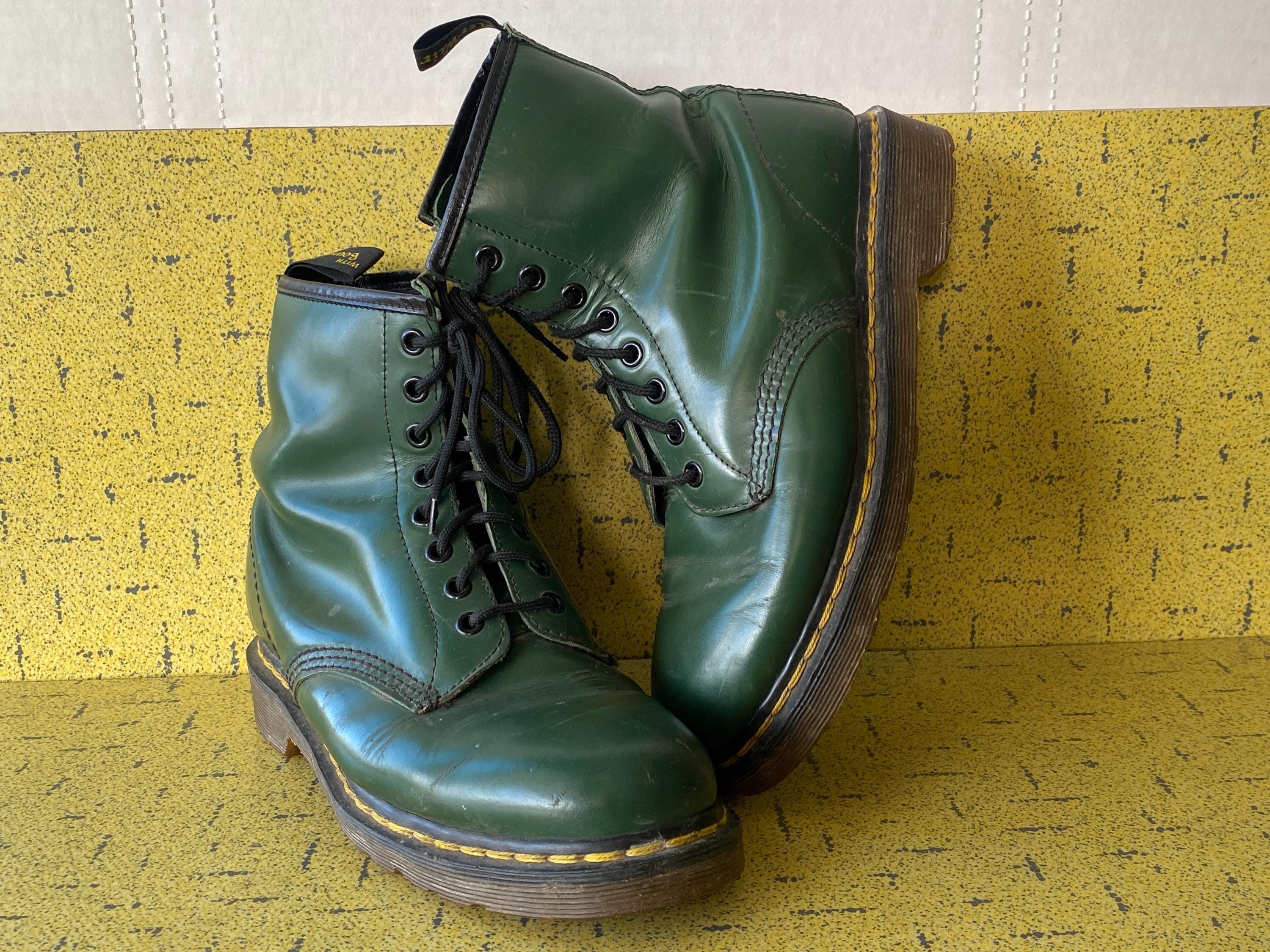 貴重＞＞Dr.Martens ORIGINALSVINTAGE Dr Martens Vintage Black Waxy 6 Hole Platform Boots, Size 4
