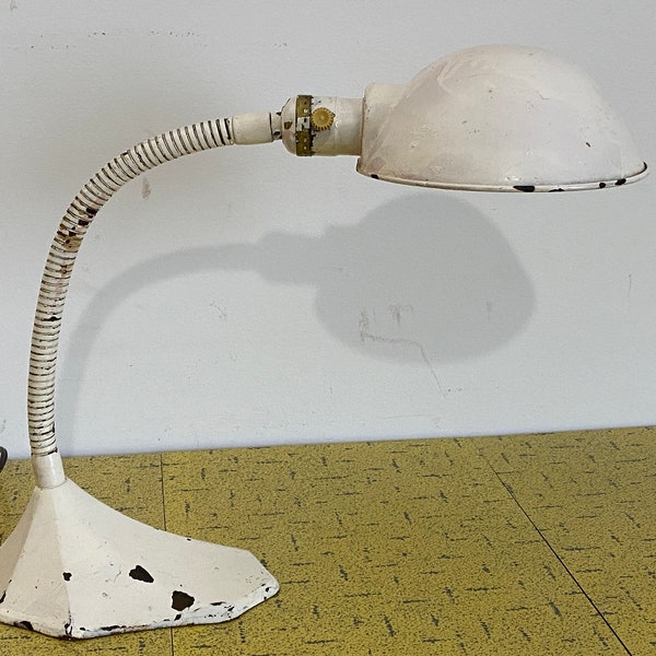 LAMPE de table col de cygne - base en fonte MCM et abat-jour en métal parabolique - blanc - interrupteur torsadé - fiche 2 broches - vintage canadien - beauté VG++