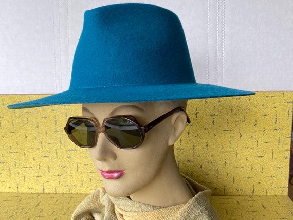 SGUARNITO Hat Bon Clic Bon Genre Petrole Colour Womans 100% 5X Wool - Italy Made - Size 58 - 3" Brim - Unlined - As New - Buy In Canada