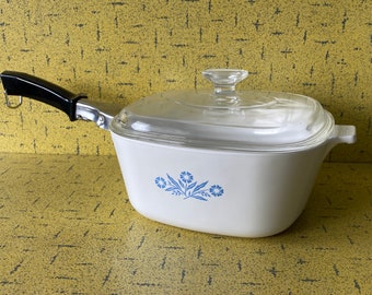 Corning Ware - Blue Cornflower P- 2 1/2 Saucepan / Casserole - 10 Cup / 2 1/2 Qt. - Clear Lid & Detachable Handle - Canada Made - Exc. Cond.