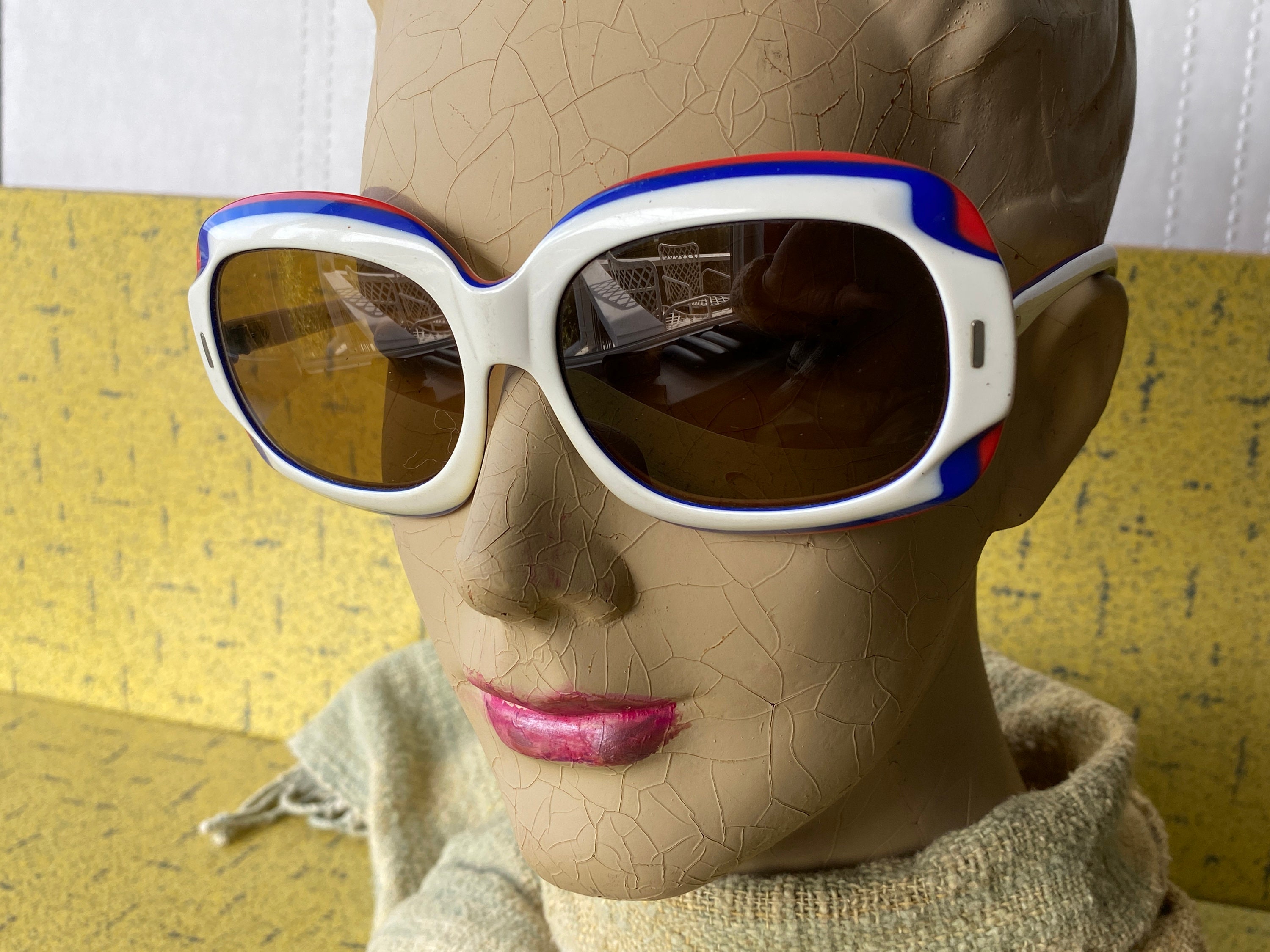 D&G 8058 Red and White Oversized Round Acetate Sunglasses D&G Dolce Gabbana 8051 Fancy Wrap Square Sunglasses Coming  main image 4