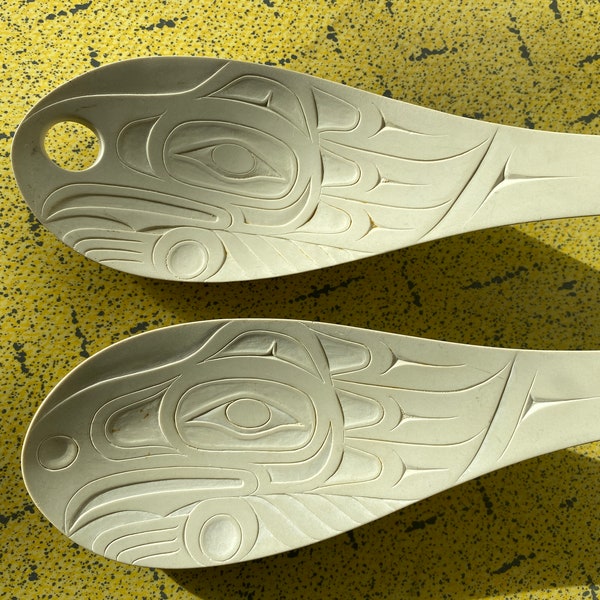 BOMA Canada Corrine Hunt Sea To Sky Collection Salad Servers - Ivory White Recycled Glass Resin - 1st Nations Design Bear Eagle Oolichan VG+