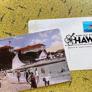 Hawaiano sulla spiaggia Waikiki T.H. Cartolina postale riprodotta con il 50° anniversario dello stato delle Hawaii del 1959. Francobollo commemorativo FDC del surf/outrigger del 2009