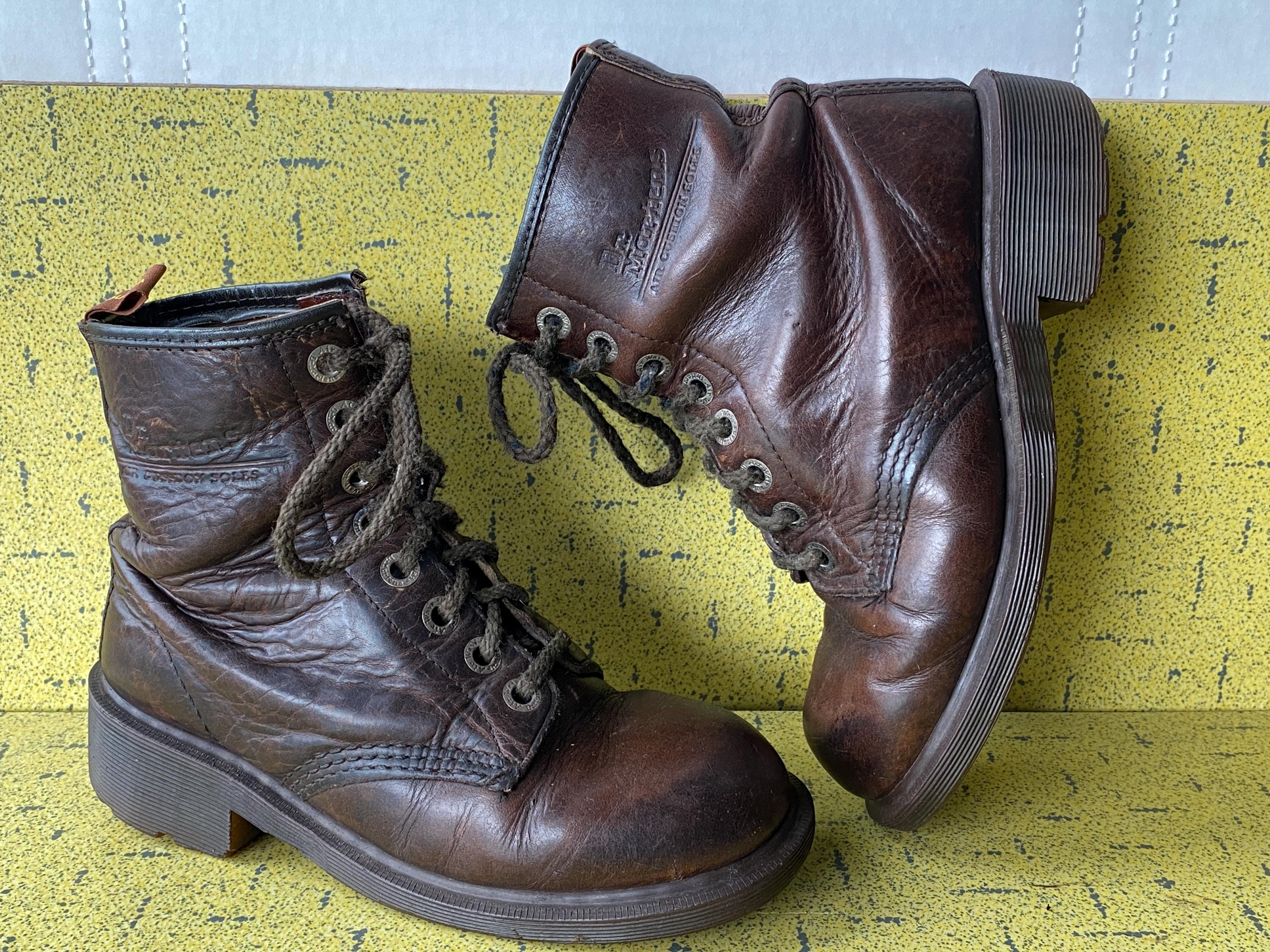 Dr martens loch retailers john