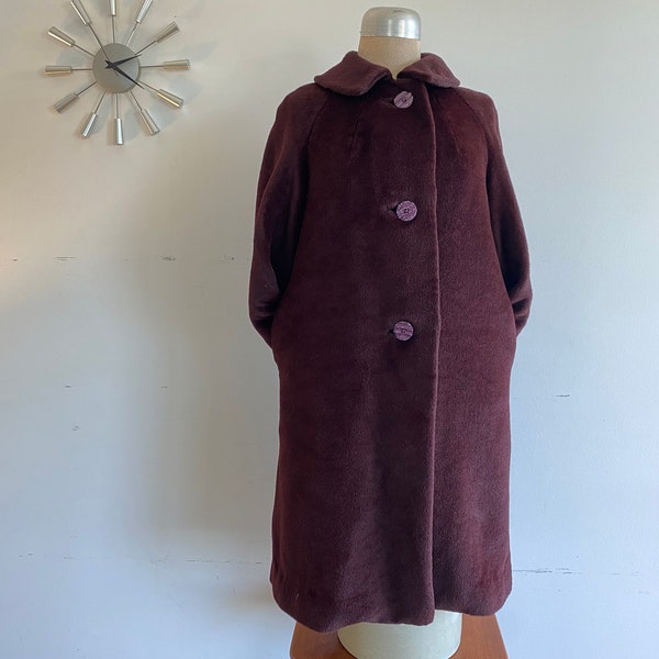 MEI WAH Kowloon H.K. Womans Vintage 1950s Coat - Rich Plum Purple - Peter Pan Collar - Zip Out Winter Lining - Size 6 - VG+++ Stylin' Beauty